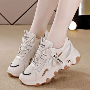 Chaussures de sport respirantes, imperméables et antidérapantes en maille noire pour femmes, idéales pour la marche et la course, tendance été-automne, résistantes à l'abrasion - Product Image 1
