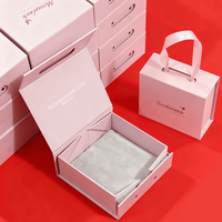 Petite boîte d'emballage de parfum rigide en carton rose personnalisée pour bougie cadeau Boîtes en papier magnétiques pliantes avec poignée en ruban en gros