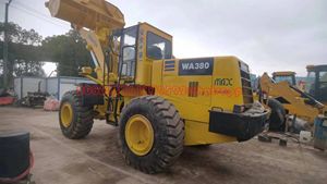 Komatsu Mini-chargeur d'occasion d'une capacité de 5 tonnes avec moteur central, pompe à roulement, composants de boîte de vitesses - Product Image 3