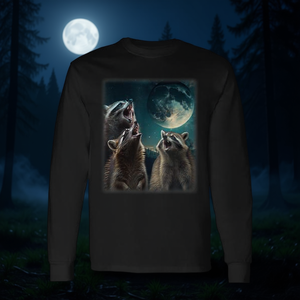 Camiseta de manga larga con diseño de tres mapaches y luna aullando - Product Image 3