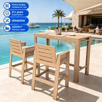 Ensemble de table et chaises de bar d'extérieur modernes, finition grain de bois, hauteur comptoir, mobilier de bistrot pour hôtel, complexe hôtelier, balcon
