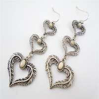 Boucles d'oreilles pendantes tendance unisexe en alliage de zinc plaqué argent antique avec pierre d'ivoire en forme de grande feuille et cœur