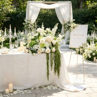 Arreglo floral artificial de seda en colores blanco y verde para decoración de fondo en bodas, fiestas y fotografías.