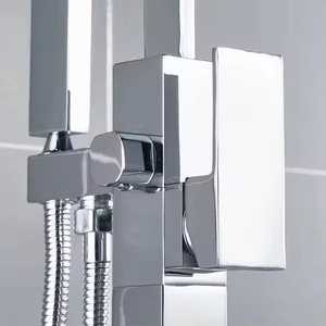 Robinet de baignoire autoportant en laiton massif de luxe avec cascade et <span class=keywords><strong>douchette</strong></span> à main <span class=keywords><strong>pour</strong></span> projets hôteliers - Product Image 5