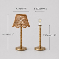 Lampe de table simple sans fil rechargeable en bambou naturel avec abat-jour en tissu plissé vert sauge pour hôtel, restaurant, décoration de la maison