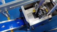 Machine d'emballage et de comptage à 2 bacs pour petites pièces en plastique, bouchons et capuchons en plastique