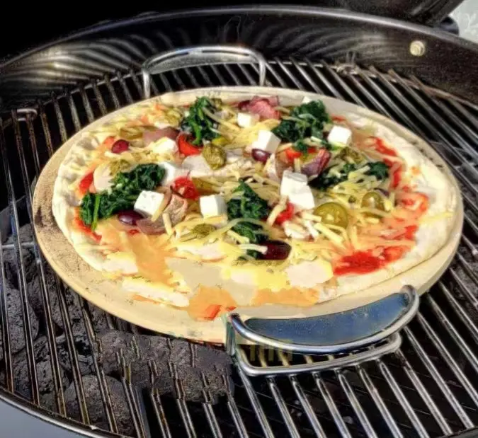 2023 nuovo stile antiaderente stoviglie BBQ Cordierite Pizza Board supporto in acciaio inox Pizza Cutter Set