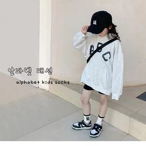 Autunno/inverno nuovi calzini di cotone <span class=keywords><strong>a</strong></span> maglia Trendy per ragazzi e ragazze <span class=keywords><strong>a</strong></span> <span class=keywords><strong>righe</strong></span> bianche e nere di taglia media - Product Image 2