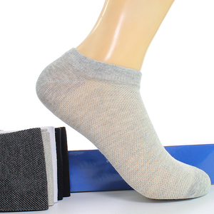 Haute qualité été décontracté blanc <span class=keywords><strong>noir</strong></span> <span class=keywords><strong>bas</strong></span> hommes solide maille cheville chaussettes respirant chaussettes taille courte - Product Image 4