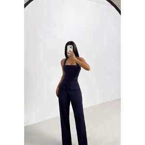 Ensemble de costume bleu marine pour femme avec détail poche et pantalon - Product Image 3