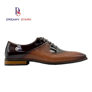 Chaussures habillées Oxford de luxe vintage pour hommes, en cuir véritable, légères et confortables, pour l'automne, avec logo personnalisé - Product Image 3