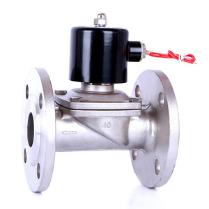 Vanne solénoïde à bride en acier inoxydable 304 Up The Ball 2W normalement fermée à structure pilote AC 220V pour le contrôle de l'eau et de l'air - Product Image 1