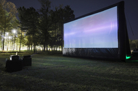 Taille personnalisée commerciale Airblown géant extérieur cinéma théâtre vidéo sauter projecteur film écran gonflable à louer