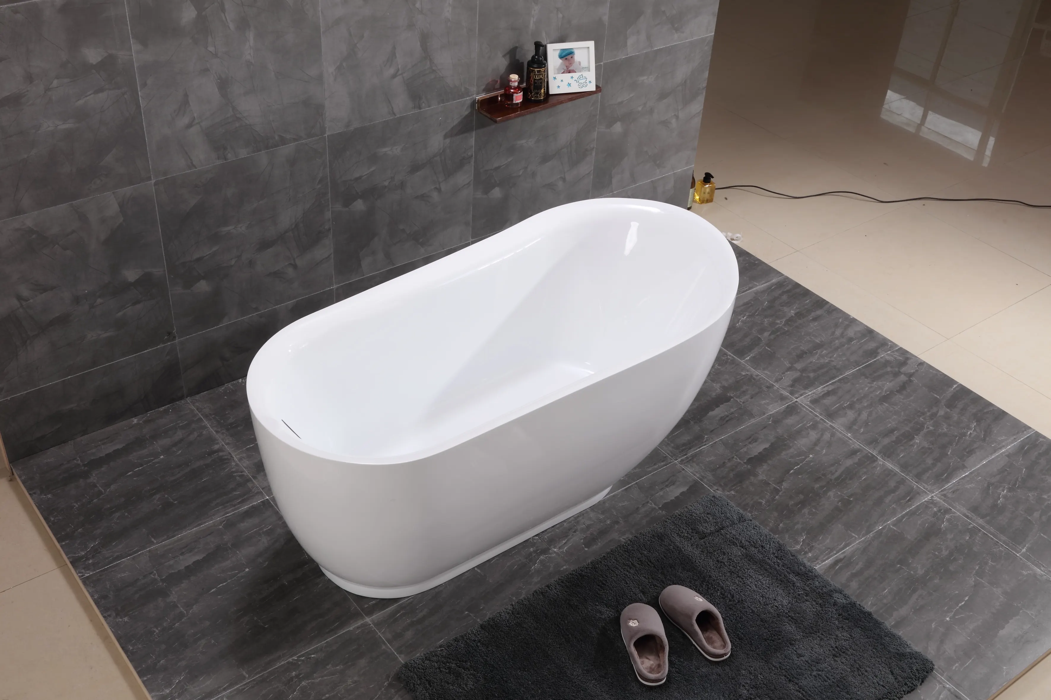 Baignoire de salle de bain autoportante Baignoire spa en acrylique Baignoire sans couture Baignoire design ergonomique
