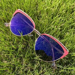 Lunettes photochromiques, monture en métal, œil de chat, nouvelles lunettes photochromiques anti-reflets bleus pour femmes, lunettes bloquant la lumière bleue Qingqing - Product Image 2