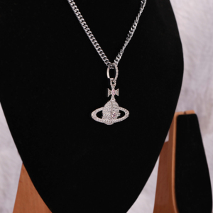 COLGANTE ESTÉTICO EN FORMA DE PLANETA CON DIAMANTE DE LABORATORIO REDONDO TINEY EN ORO SÓLIDO DE 18KT PARA TODAS LAS OCASIONES PARA MUJER - Product Image 4