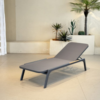 Chaise longue de piscine avec siège en toile et dossier réglable pour terrasse extérieure