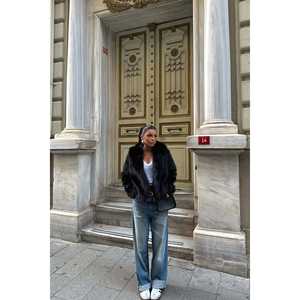 Abrigo largo reversible Rufina negro de piel sintética con estampado vintage a rayas, cremallera y botones, corte ajustado, con revestimiento de seda y lana color camel. - Product Image 3