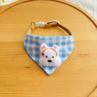 Écharpes pour animaux de compagnie de style mignon, cache-cou en peluche de dessin animé et bandanas pour chiens et chats, accessoires pour animaux de compagnie à carreaux adorables