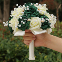 Bouquet de Mariage Artisanal en Soie Vert Style Moderne Réaliste avec Roses en Cristal et Perles pour la Mariée et les Demoiselles d'Honneur - Saint-Valentin Artificiel