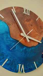 Reloj de Pared de Resina y Madera Hecho a Mano, Elegante, Duradero, Funcional, Decorativo, Perfecto para Sala de Estar o Dormitorio - Product Image 6