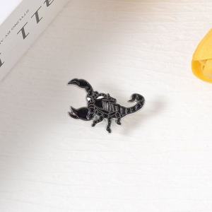 Offre Spéciale Halloween : Scorpion Créatif en Alliage de Zinc Bordé d'Argent, Badge Métallique Insecte Noir Audacieux pour Sac à Dos - Product Image 4