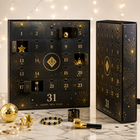 Calendrier du Nouvel An en boîte mystère avec fenêtres pour les dates de fête, décorations dorées et coffret cadeau de célébration