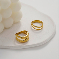 Bague géométrique double couche incurvée irrégulière en acier inoxydable plaqué or 18 carats, étanche, vente en gros de bijoux pour femmes R254590