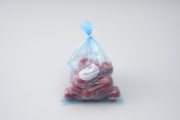 Transparante, gepersonaliseerde plastic voedselbewaarzakken op rol, geperforeerde zakken voor fruit en groente presentatie in supermarkten