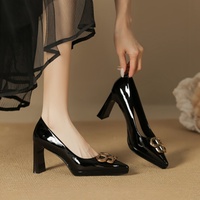 Chaussures élégantes pour femme en cuir verni noir de qualité supérieure, à talon épais de 8 cm, à bout fermé, à enfiler, pour le bureau, semelle intermédiaire en PU, semelle extérieure en caoutchouc
