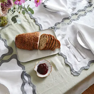 Napperon en lin pur de taille de couleur personnalisée serviette de table de restaurant pour la fête de mariage serviettes festonnées en lin à bord cousu