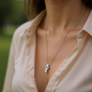 Collar con colgante en forma de H de acero inoxidable, chapado en oro, joyería minimalista de moda para mujer. - Product Image 2