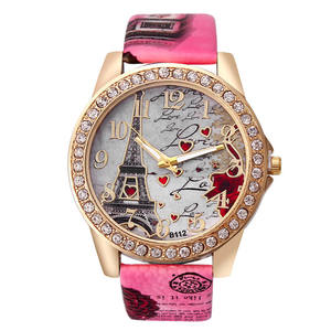 Reloj de Moda para Mujer con Diseño de la Torre Eiffel y Corazón, Correa de Aleación, Caja Chapada en Oro, Esfera Luminosa, Ligero, con Botón de Presión - Product Image 2