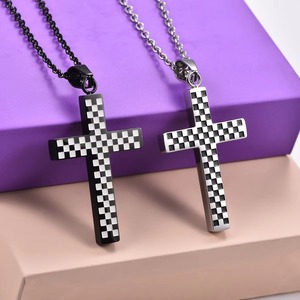 Collier pendentif croix pied-de-poule punk en acier inoxydable pour femmes et hommes, bijoux religieux avec breloques en grille, chaîne et amulette de foi en métal - Product Image 3