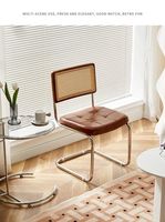 Chaises d'appoint capitonnées en similicuir PU de style Mid-Century Modern avec pieds en métal pour salle à manger, cuisine, bar, appartement, salle de bain, salle de sport, hall d'entrée