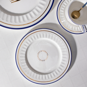 Vaisselle en céramique européenne de luxe, vaisselle en porcelaine portugaise, vaisselle en porcelaine fine de Pologne, motif floral en relief, bleu et blanc - Product Image 4