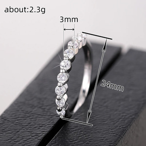 Elegante Anello con Zirconi Incastonati, Gioiello Minimalista Classico da Donna, per Uso Quotidiano, Regalo Chic - Product Image 3
