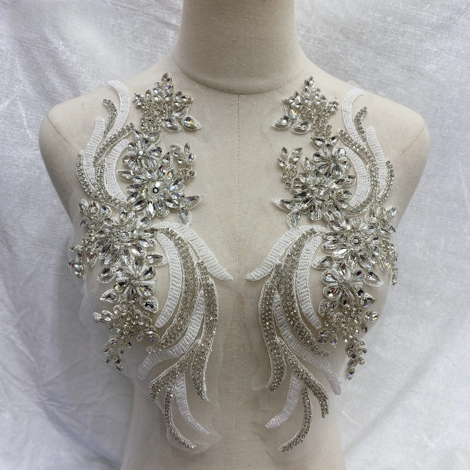(30Pairs) toptan dikmek için kristal taklidi işlemeli dantel motif yaka omuz aplike düğün elbisesi WDD1207