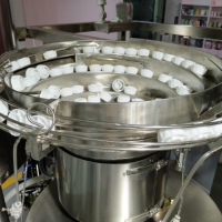 Machine automatique de cachetage de remplissage de sac de bec pour la production de boisson de lait et d'eau de jus de fruit