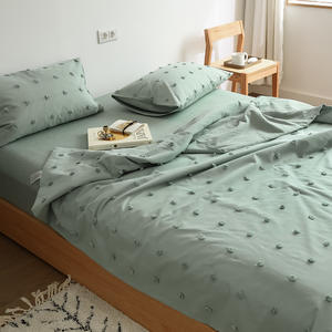 Literie de luxe toutes saisons avec oreillers décoratifs, ensemble de literie en broderie Jacquard avec pompons - Product Image 4
