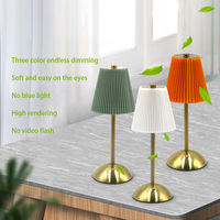 Lampe de table tactile rechargeable sans fil pour restaurant de luxe à piles petite lampe LED en métal pour bar acrylique