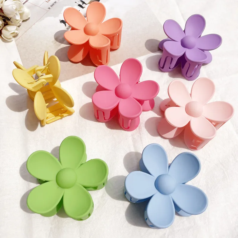 New Arrival Boutique cute custom hair accessories plastic flower clip for women