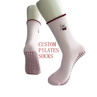 Chaussettes de yoga, barre, fitness, danse et Pilates pour femmes, en coton peigné respirant, antidérapantes, côtelées, avec broderie esthétique cerise