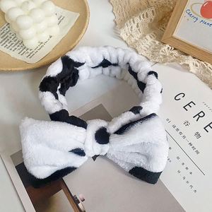 Ensemble bandeau et bracelets en tissu imprimé vache, doux, noir et blanc à pois, pour le lavage du visage, le maquillage, le spa, les soins de la peau, cadeau mignon - Product Image 5