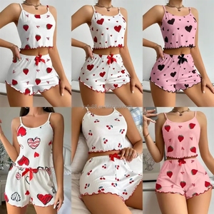 Nouvel ensemble de pyjama pour femmes en maille rayée à imprimé cœur, design doux, short à bretelles, séchage rapide, doux - Product Image 1