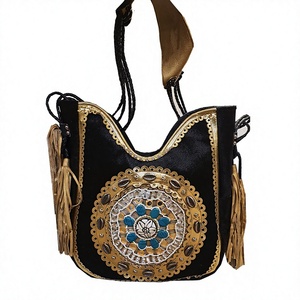 Bolso de Hombro Tipo Bandolera Vintage de Cuero Genuino Negro, Estilo Gitano, Único y Moderno, de Alta Calidad, con Borla y Lazo, para Mujer - Product Image 1
