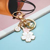 Porte-clés en métal pour femme, motif fleur et initiale, breloque pour sac à main, vente en gros d'usine, best-seller