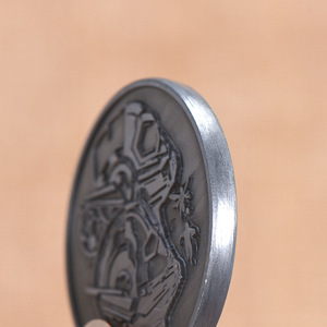 Badge métallique personnalisé, logo gravé en 3D, pour cadeaux d'entreprise - Product Image 3
