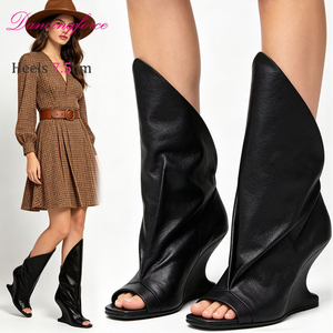 Botines de microfibra de 7.5cm con tacón irregular fruncido, estilo urbano y pasarela, de moda, con punta cuadrada y sin cordones. - Product Image 6