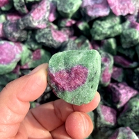 Meilleure qualité pierre naturelle épidote rubis zoisite pierres semi-précieuses matière première pour la fabrication de bijoux